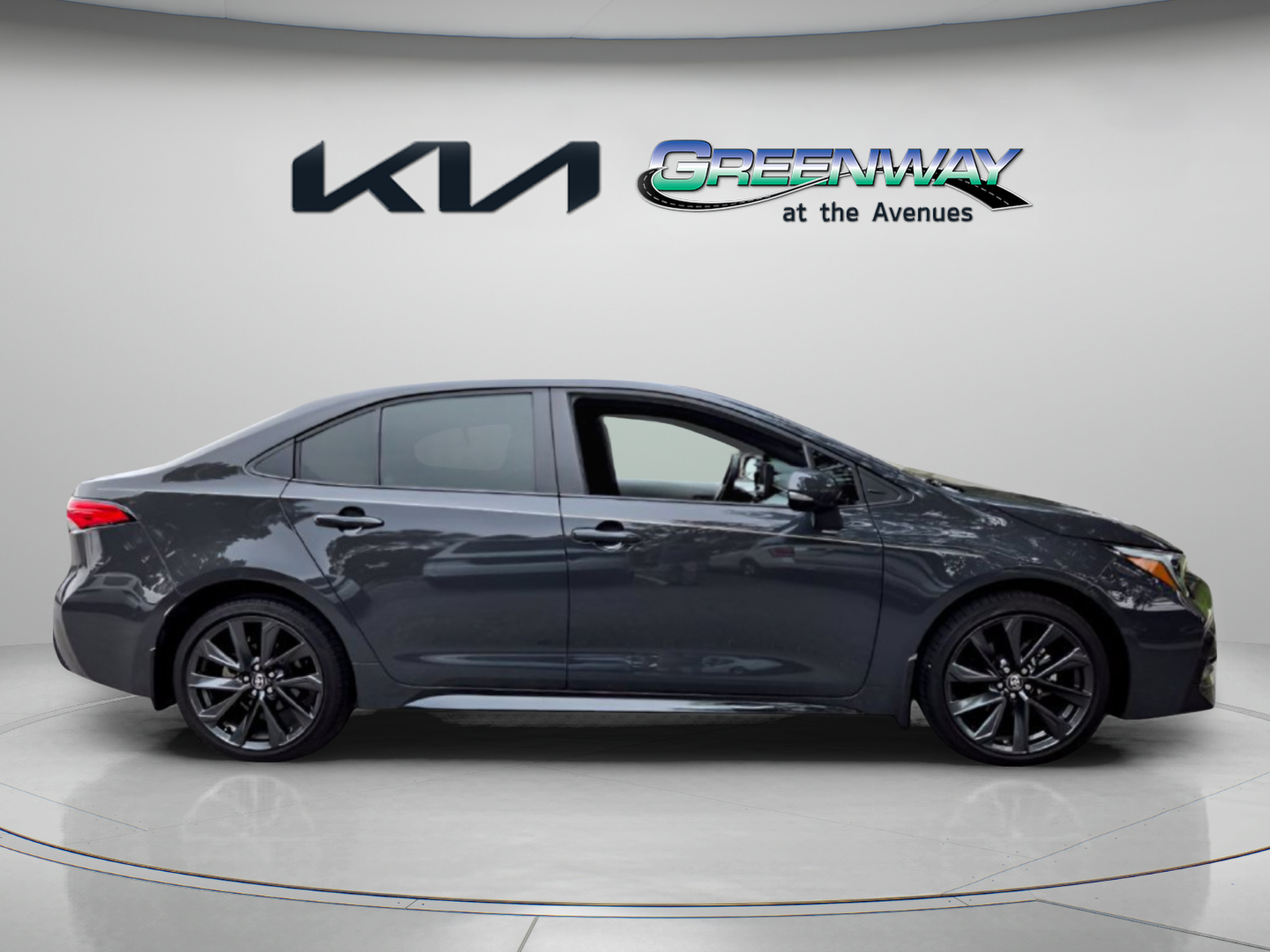 Used 2025 Toyota Corolla SE FWD image 8
