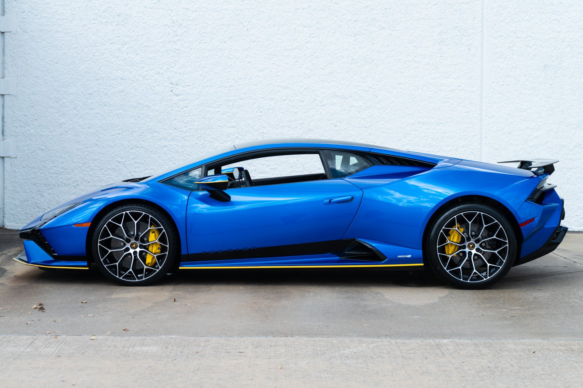 Used 2023 Lamborghini Huracan Tecnica RWD image 8