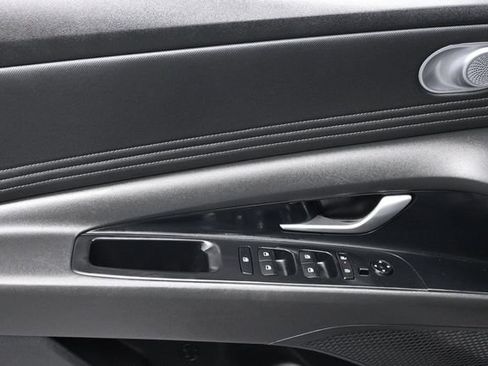 Used 2025 Hyundai Elantra Limited FWD image 8