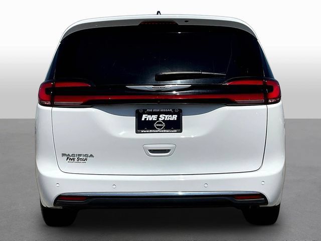 Used 2024 Chrysler Pacifica Touring-L FWD image 6