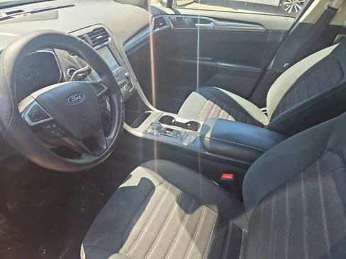 Used 2019 Ford Fusion SE FWD image 19