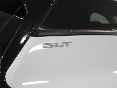 Used 2024 GMC Terrain SLT image 13