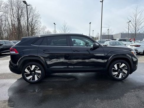 Certified 2025 Volkswagen Atlas Cross Sport SE w/ Panoramic Sunroof Package image 3