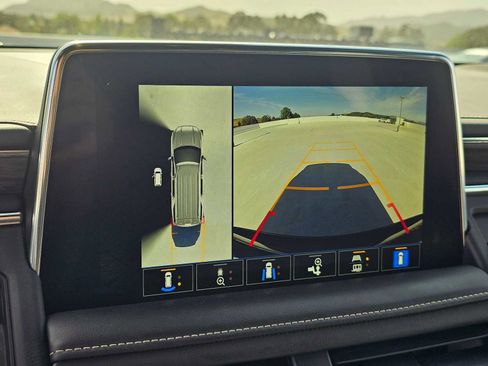 Used 2023 GMC Yukon SLT w/ SLT Premium Package image 30