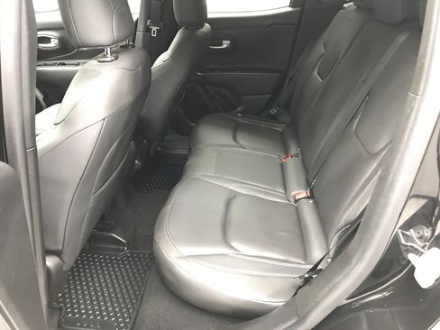 Used 2023 Jeep Renegade Limited image 9