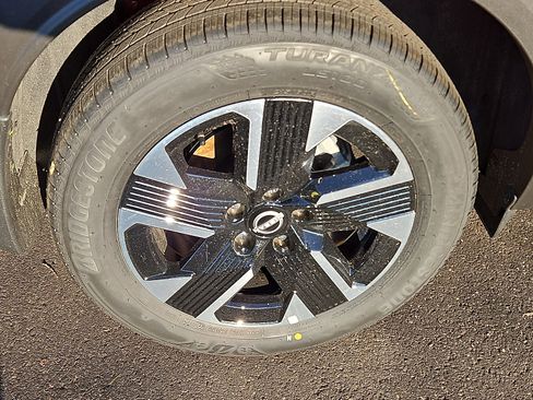 New 2026 Nissan Kicks SV w/ SV Premium Package image 7