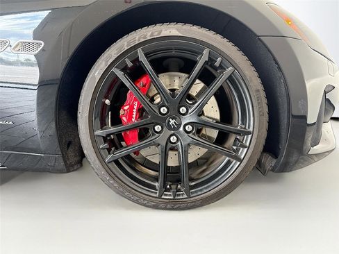 Used 2018 Maserati GranTurismo Sport image 12