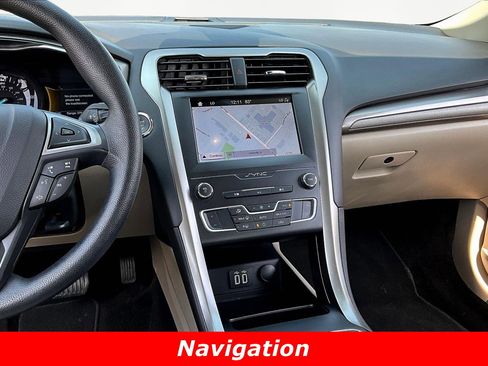 Used 2019 Ford Fusion SE image 10