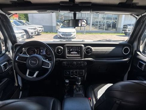 Used 2019 Jeep Wrangler Unlimited Sahara w/ LED Lighting Group AWD/4WD image 3