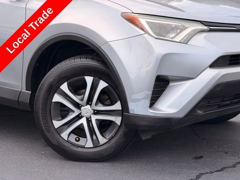 Used 2016 Toyota RAV4 LE AWD/4WD image 5