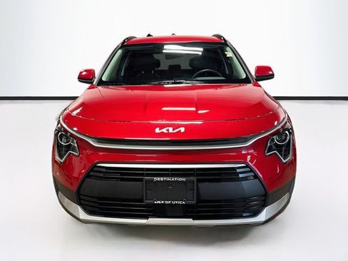 Used 2025 Kia Niro EX w/ EX Cold Weather Package FWD image 2