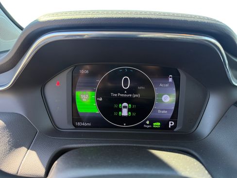 Used 2023 Chevrolet Bolt EUV LT w/ Comfort Package FWD image 11