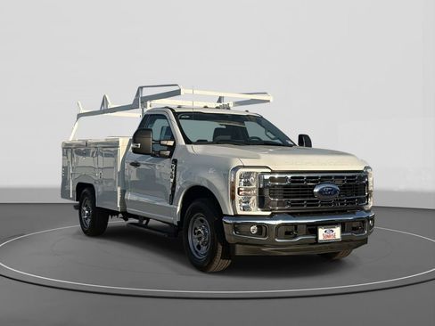 New 2026 Ford F350 XL w/ XL Chrome Package image 4