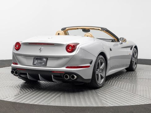 Certified 2016 Ferrari California T image 7