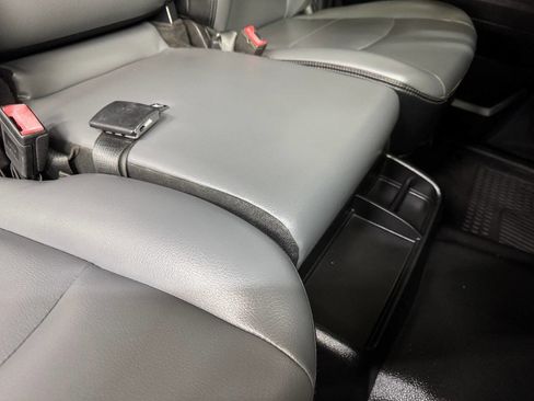 Used 2019 RAM 2500 Tradesman w/ Chrome Appearance Group image 32