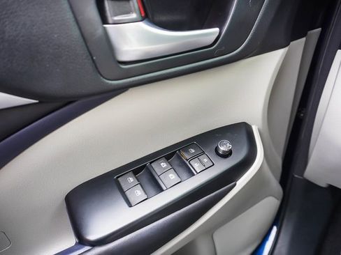 Used 2016 Toyota Highlander XLE image 12