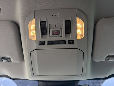 Used 2022 Toyota Highlander XLE FWD image 27