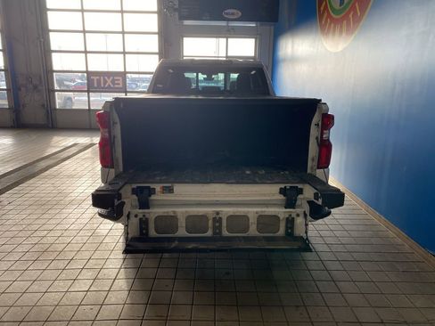 Used 2022 Chevrolet Silverado 1500 High Country w/ Technology Package image 22