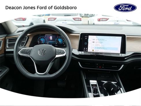 Used 2024 Volkswagen Atlas SE image 21