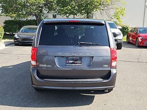 Used 2018 Dodge Grand Caravan SE image 6