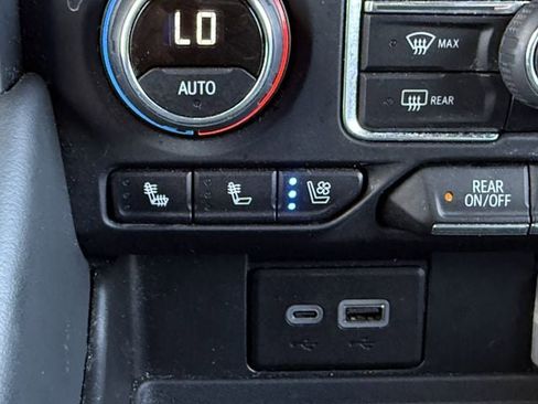 Used 2023 Chevrolet Suburban Premier image 21