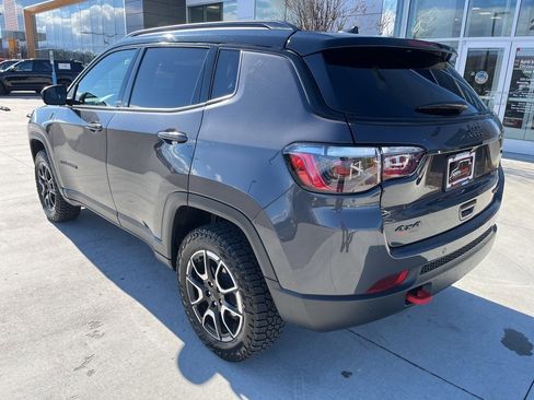 Used 2024 Jeep Compass Trailhawk image 17