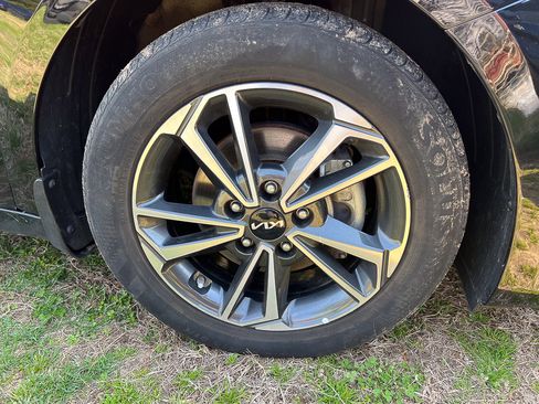 Used 2023 Kia Forte LXS image 7