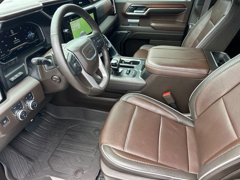 Used 2024 GMC Sierra 1500 Denali w/ Technology Package AWD/4WD image 9