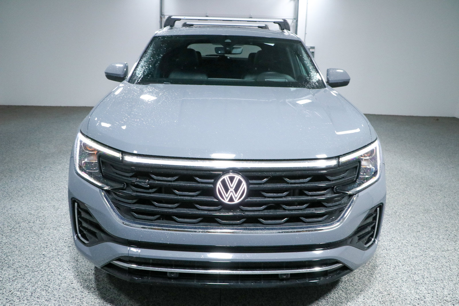 Used 2024 Volkswagen Atlas Cross Sport SEL R-Line AWD/4WD image 4