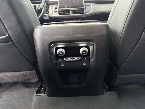 Used 2024 GMC Yukon AT4 w/ AT4 Premium Plus Package AWD/4WD image 46