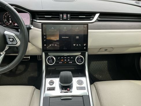 Used 2023 Jaguar XF R-Dynamic SE AWD/4WD image 16