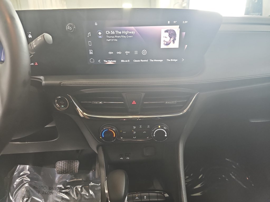Used 2025 Buick Encore GX Preferred w/ Comfort Package FWD image 23