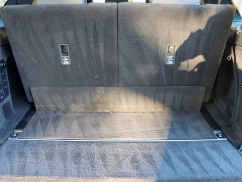 Used 2017 Land Rover Discovery First Edition image 28