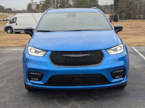 New 2026 Chrysler Pacifica Select w/ S Appearance Package image 3