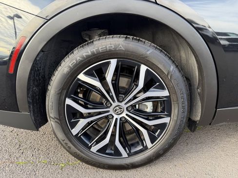 Used 2024 Toyota Crown XLE image 10