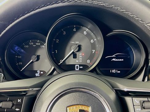 Certified 2026 Porsche Macan AWD/4WD image 13