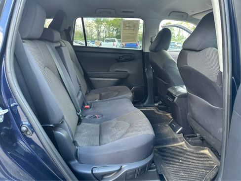 Used 2021 Toyota Highlander L AWD/4WD image 18