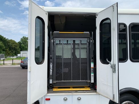 Used 2010 Ford E-450 and Econoline 450 Super Duty RWD image 28
