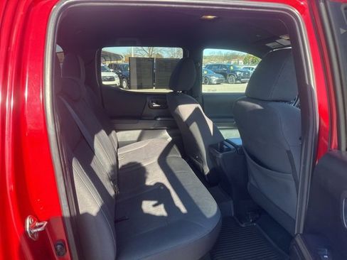 Used 2019 Toyota Tacoma TRD Off-Road image 16