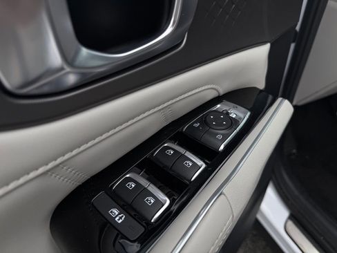 Used 2025 Kia Sorento SX image 12