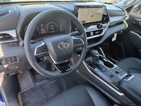 Used 2026 Toyota Highlander Platinum AWD/4WD image 18