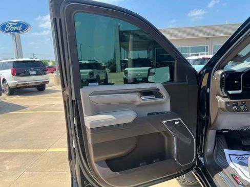 Used 2025 Chevrolet Silverado 1500 LT Trail Boss w/ Convenience Package II AWD/4WD image 10