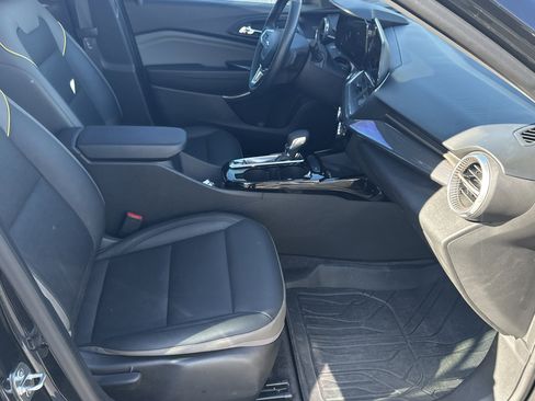 Used 2024 Chevrolet Trax ACTIV w/ Sunroof Package image 13