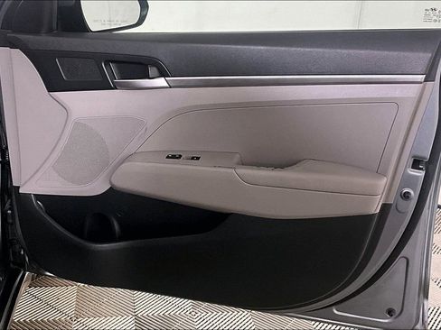 Used 2019 Hyundai Elantra SE image 23
