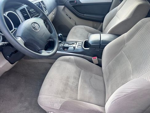 Used 2005 Toyota 4Runner SR5 AWD/4WD image 6