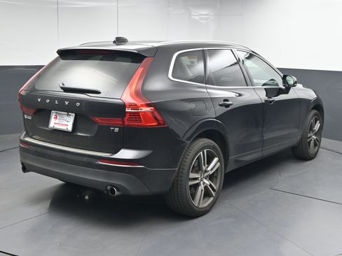 Used 2021 Volvo XC60 T5 Momentum w/ Premium Package image 8