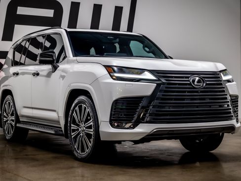 Used 2025 Lexus LX 600 4WD w/ Appearance Package image 25