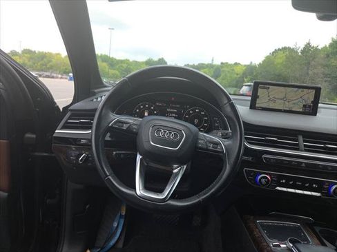 Used 2017 Audi Q7 3.0T Premium Plus w/ Premium Plus Package AWD/4WD image 12