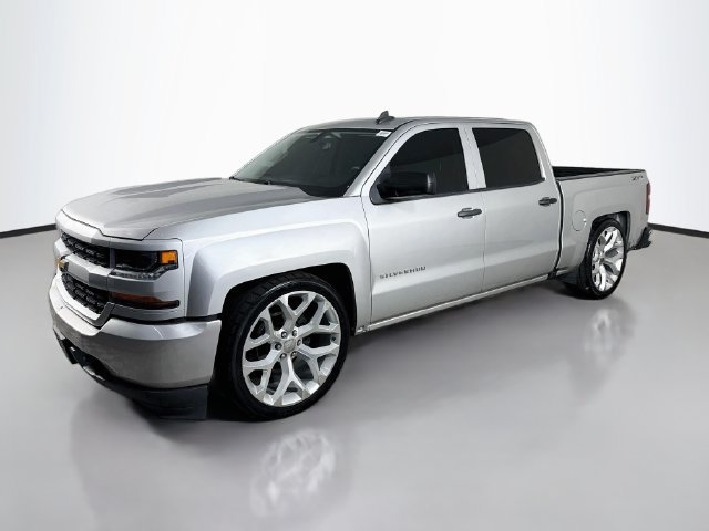 Used 2018 Chevrolet Silverado 1500 Custom w/ Custom Value Package RWD image 4