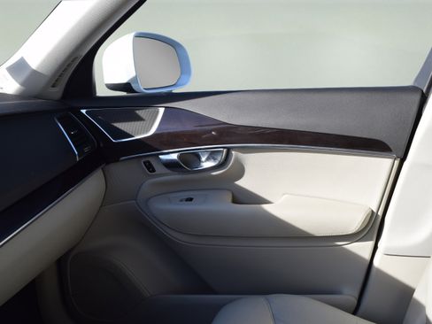 Used 2019 Volvo XC90 T6 Momentum w/ Protection Package Premier image 23